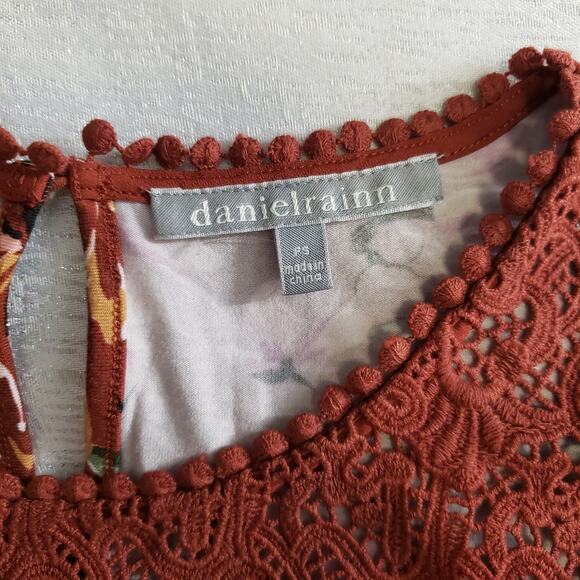 Daniel Rainn Stitch Fix Crochet floral pleated lace trim top Sz PS office church - Picture 4 of 9